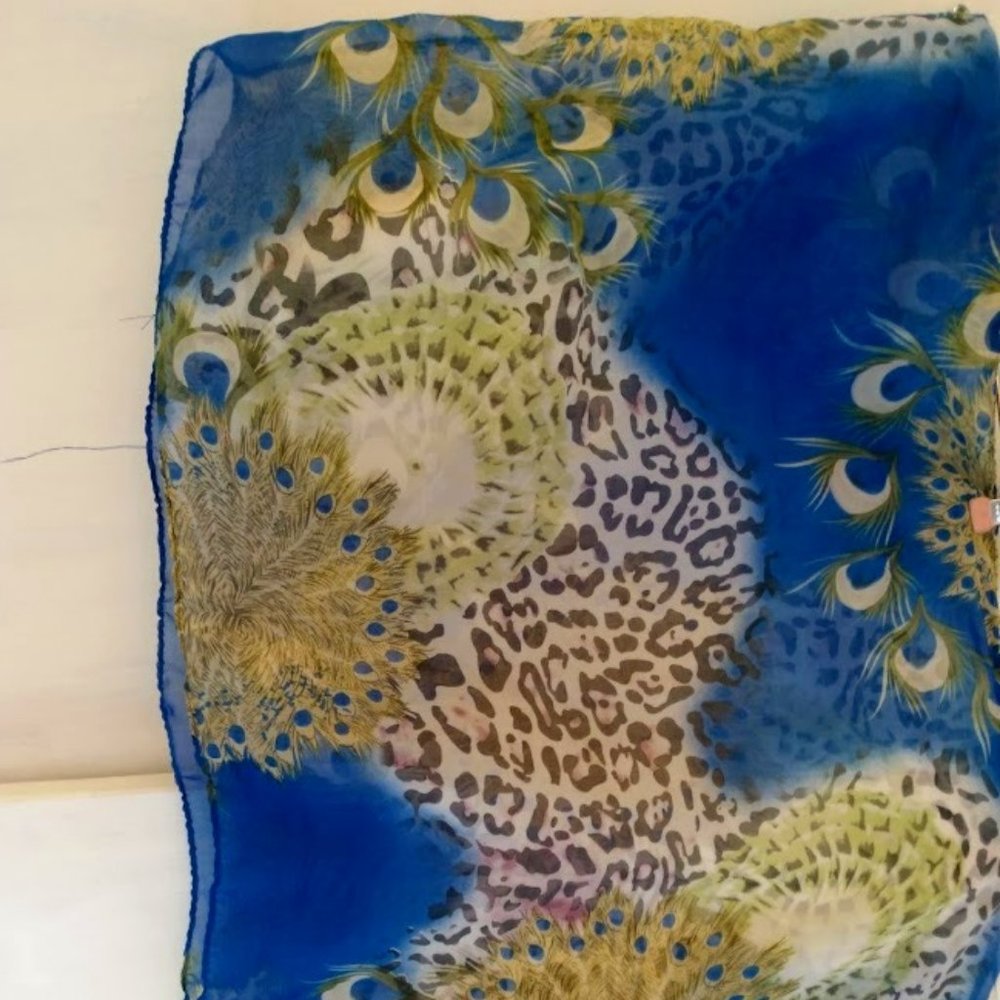 Lavello: chiffon Infinity scarf.